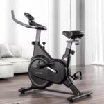 Se você está buscando a melhor bicicleta ergométrica para treinar em casa, este guia completo vai te ajudar a escolher com segurança. Selecionamos o top 10 das melhores bicicletas ergométricas de 2026, considerando fatores como durabilidade, conforto, níveis de resistência e custo-benefício. Com o aumento da busca por treinos em casa, investir em uma bike ergométrica se tornou uma das formas mais práticas de emagrecer, melhorar o condicionamento físico e manter a saúde em dia — sem precisar de academia.