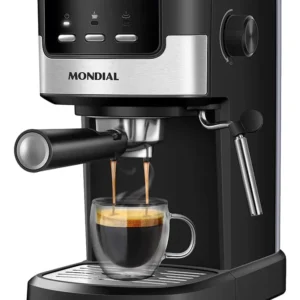 A Cafeteira Espresso Mondial Dolce Crema é ideal para quem aprecia um café encorpado e cheio de sabor. Com pressão de 20 Bar, ela extrai os aromas mais ricos e intensos do café moído, resultando em uma bebida cremosa e irresistível. Versátil, a Dolce Crema permite preparar diversas bebidas, desde espressos curtos e intensos até lattes e cappuccinos suaves e cremosos.